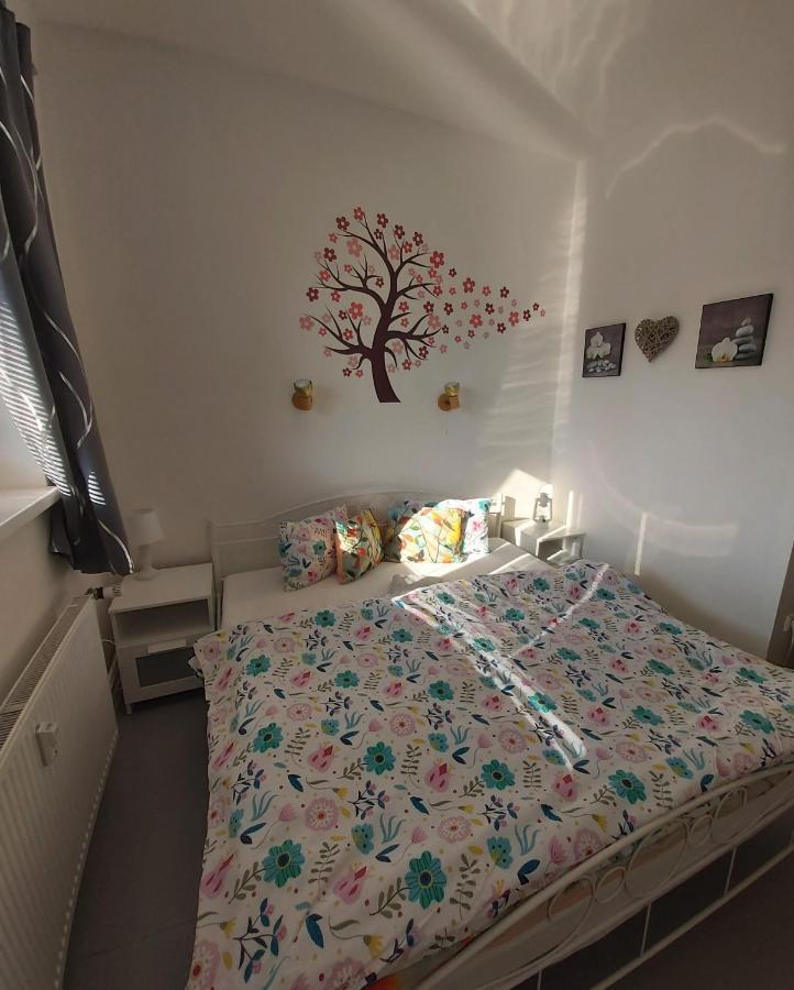 Apartman Tony Slapy Exterior photo
